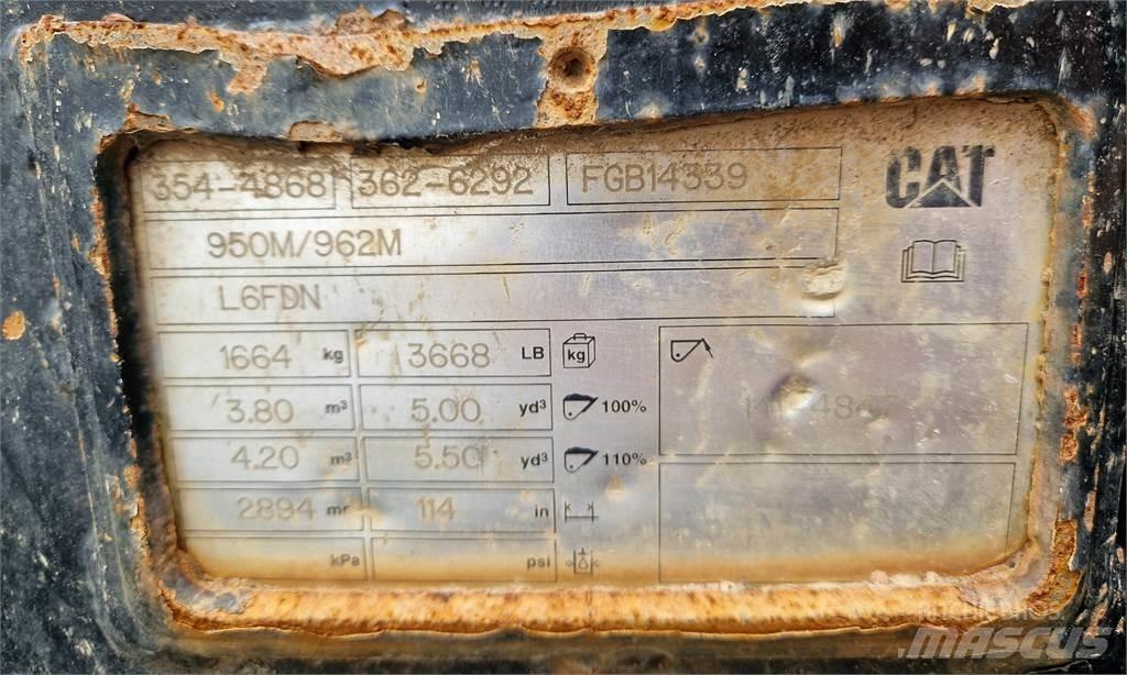 CAT 962M لوادر بعجل