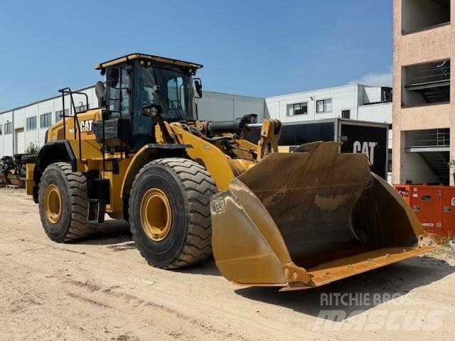 CAT 966 لوادر بعجل