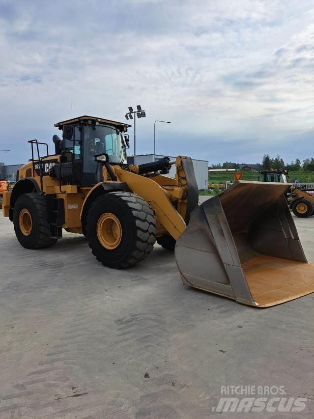 CAT 972M لوادر بعجل