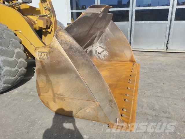 CAT 972M XE لوادر بعجل