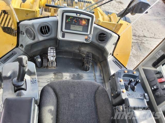 CAT 972M XE لوادر بعجل
