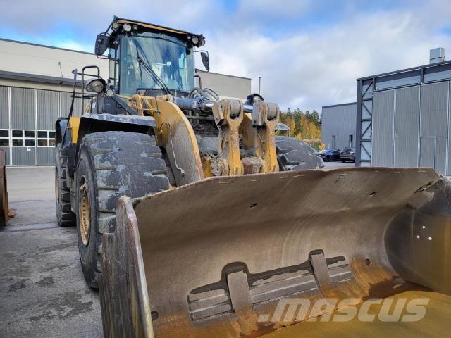 CAT 980M لوادر بعجل
