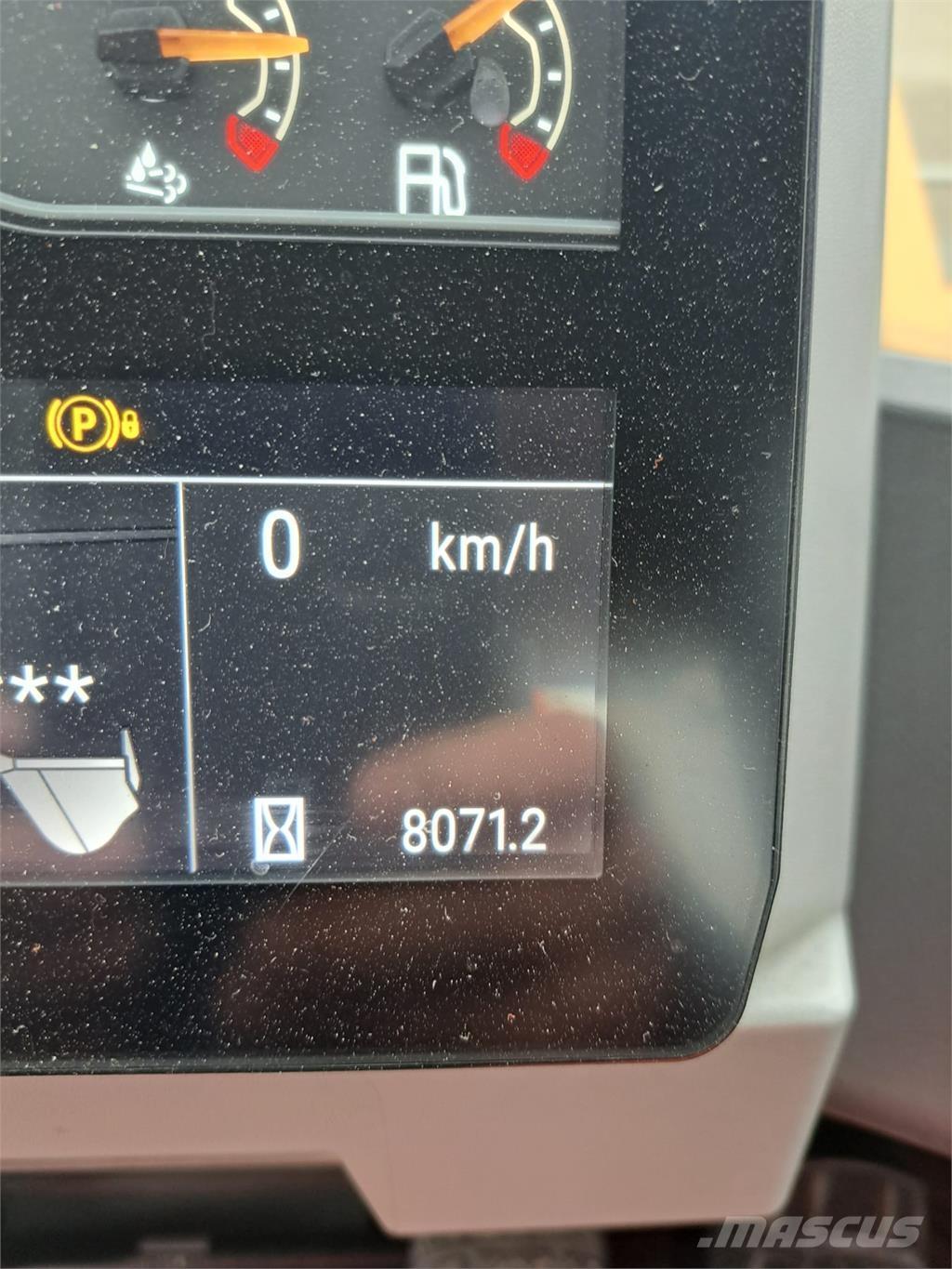 CAT 982 لوادر بعجل