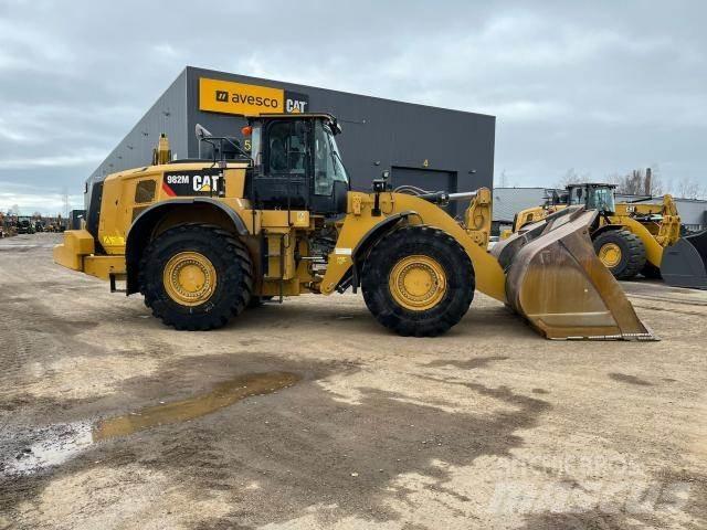 CAT 982M لوادر بعجل