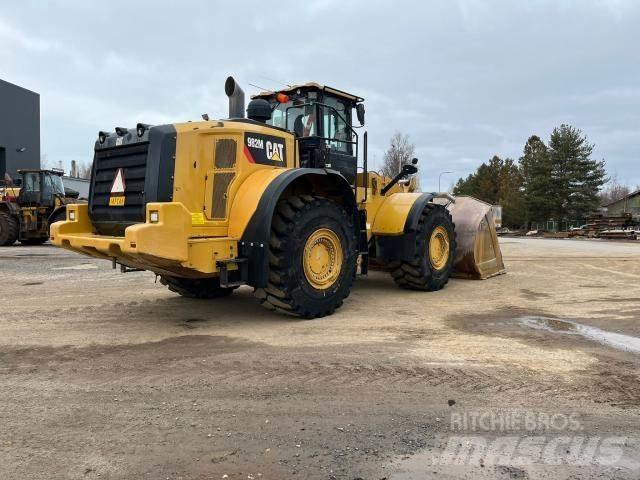 CAT 982M لوادر بعجل