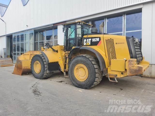 CAT 982M لوادر بعجل