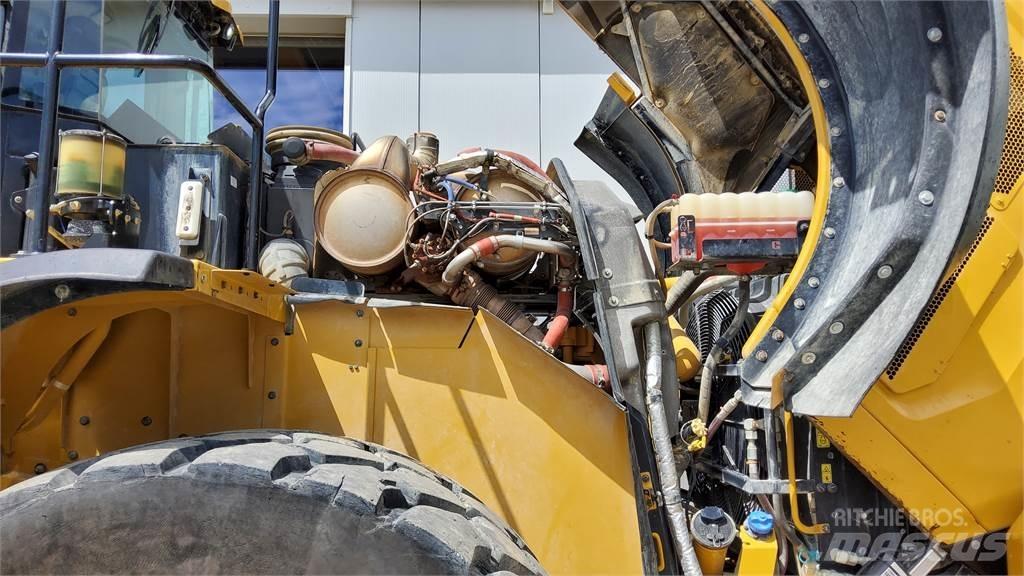 CAT 982M لوادر بعجل