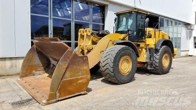 CAT 982M لوادر بعجل