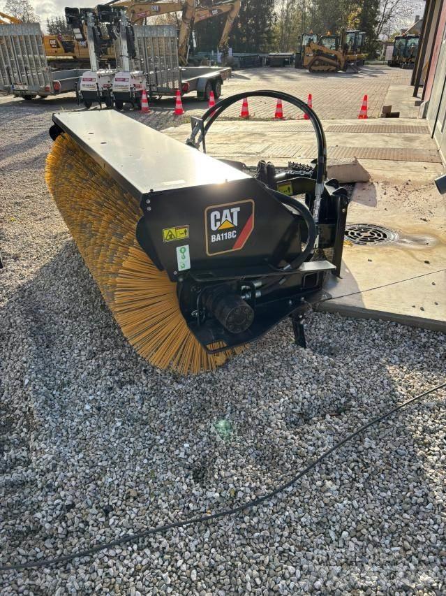 CAT Broom BA118C لوادر انزلاقية التوجيه