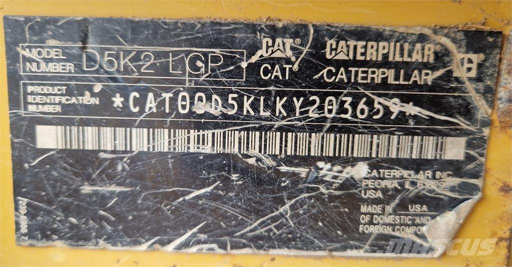 CAT D5K2 بلدوزرات مجنزرة