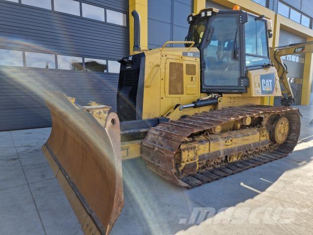 CAT D6K2 بلدوزرات مجنزرة