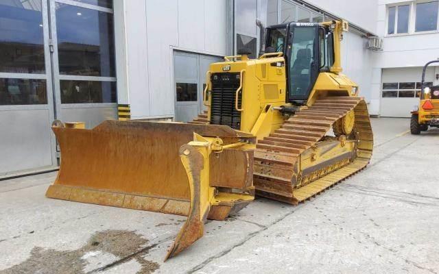 CAT D6N LGP بلدوزرات مجنزرة