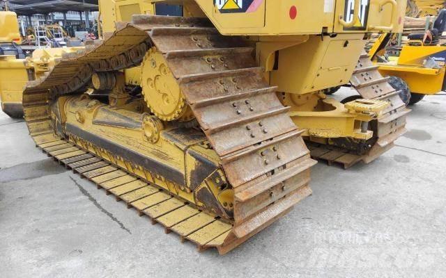 CAT D6N LGP بلدوزرات مجنزرة