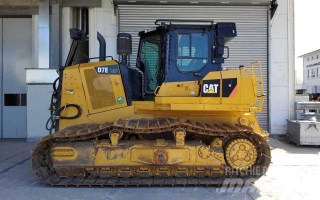 CAT D7E LGP بلدوزرات مجنزرة