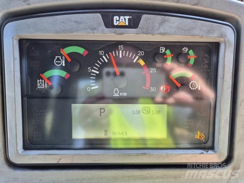 CAT D9T بلدوزرات مجنزرة