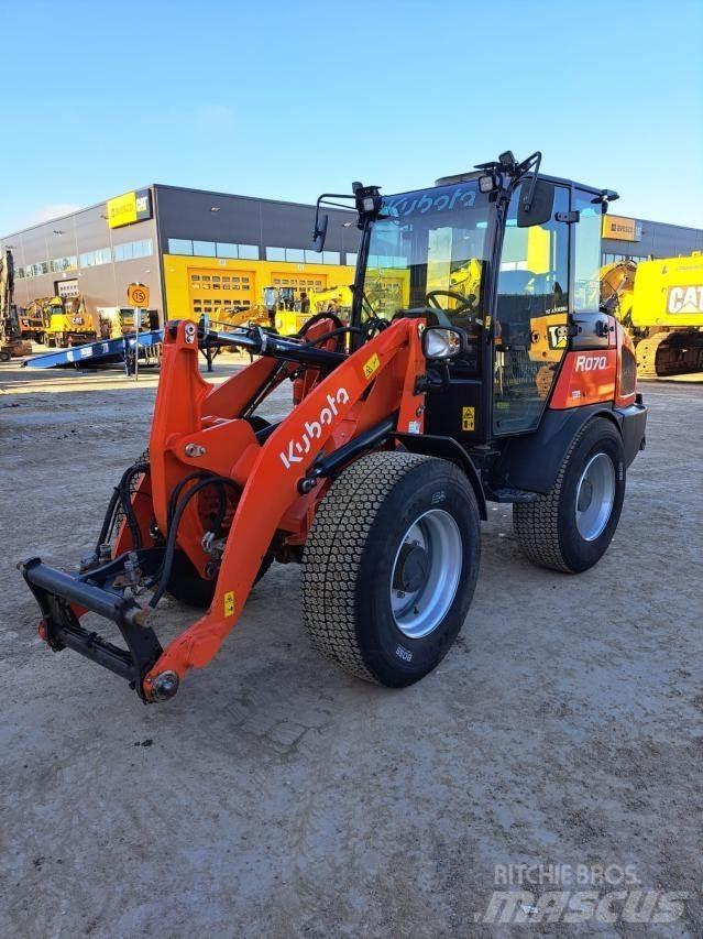 Kubota R070 لوادر بعجل