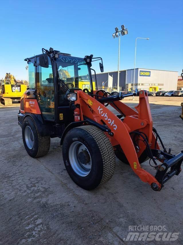 Kubota R070 لوادر بعجل