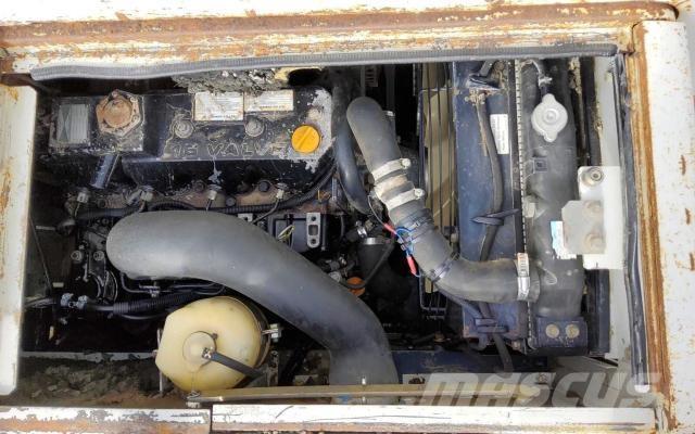 Takeuchi TCR-50 عربات نقل قلابة مجنزرة