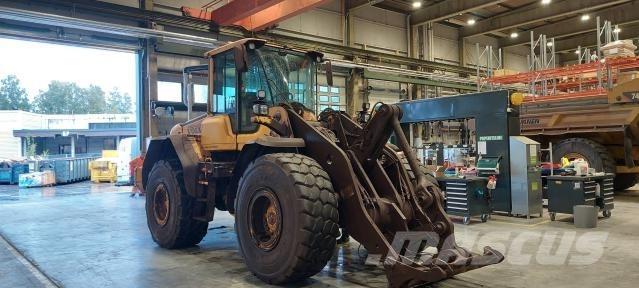 Volvo L120F لوادر بعجل