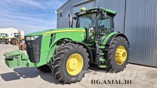 John Deere 8345R الجرارات