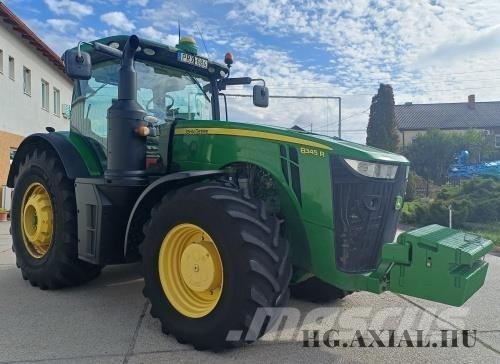 John Deere 8345R الجرارات