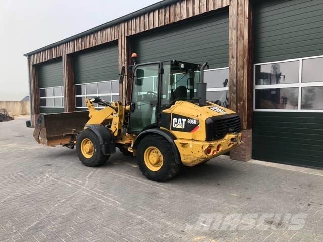 CAT 906 H 2 لوادر بعجل