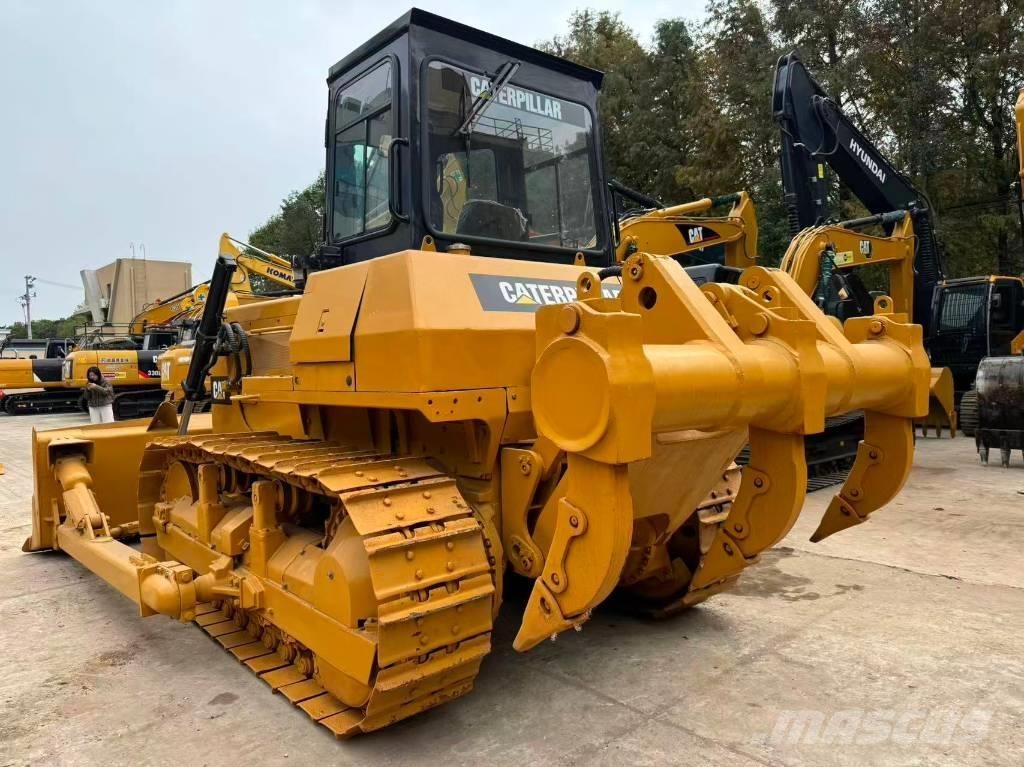 CAT D 6 G بلدوزرات مجنزرة