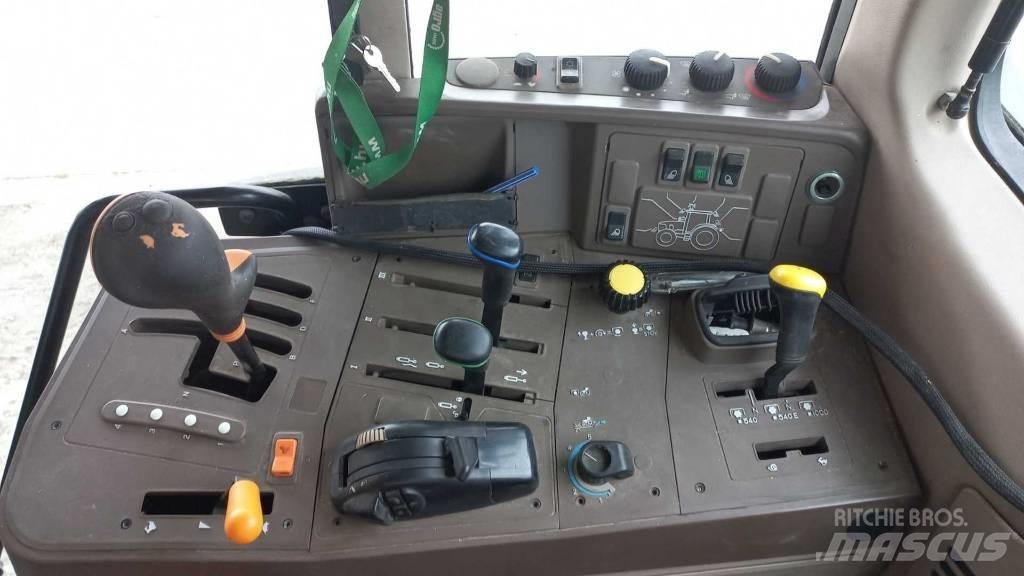 John Deere 6630 الجرارات