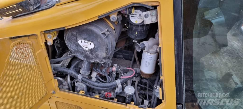 Komatsu D 61 PXI-24 بلدوزرات مجنزرة