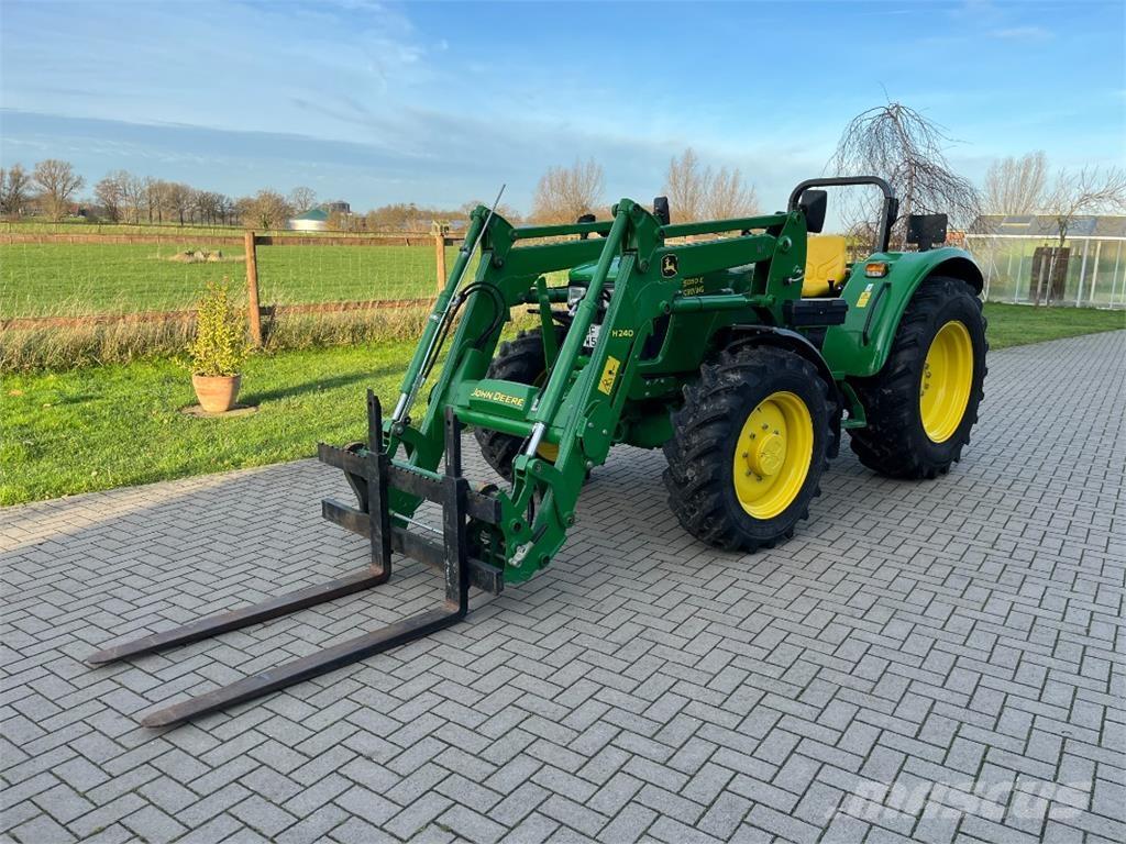 John Deere 5050E الجرارات