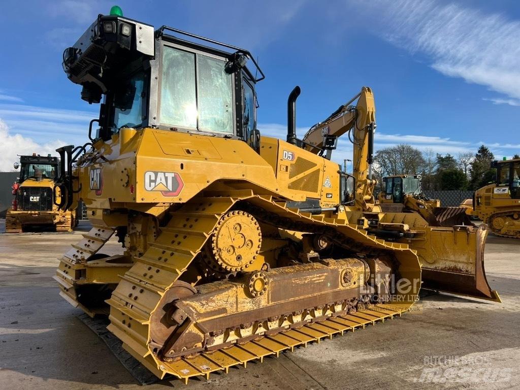 CAT D 5 LGP بلدوزرات مجنزرة
