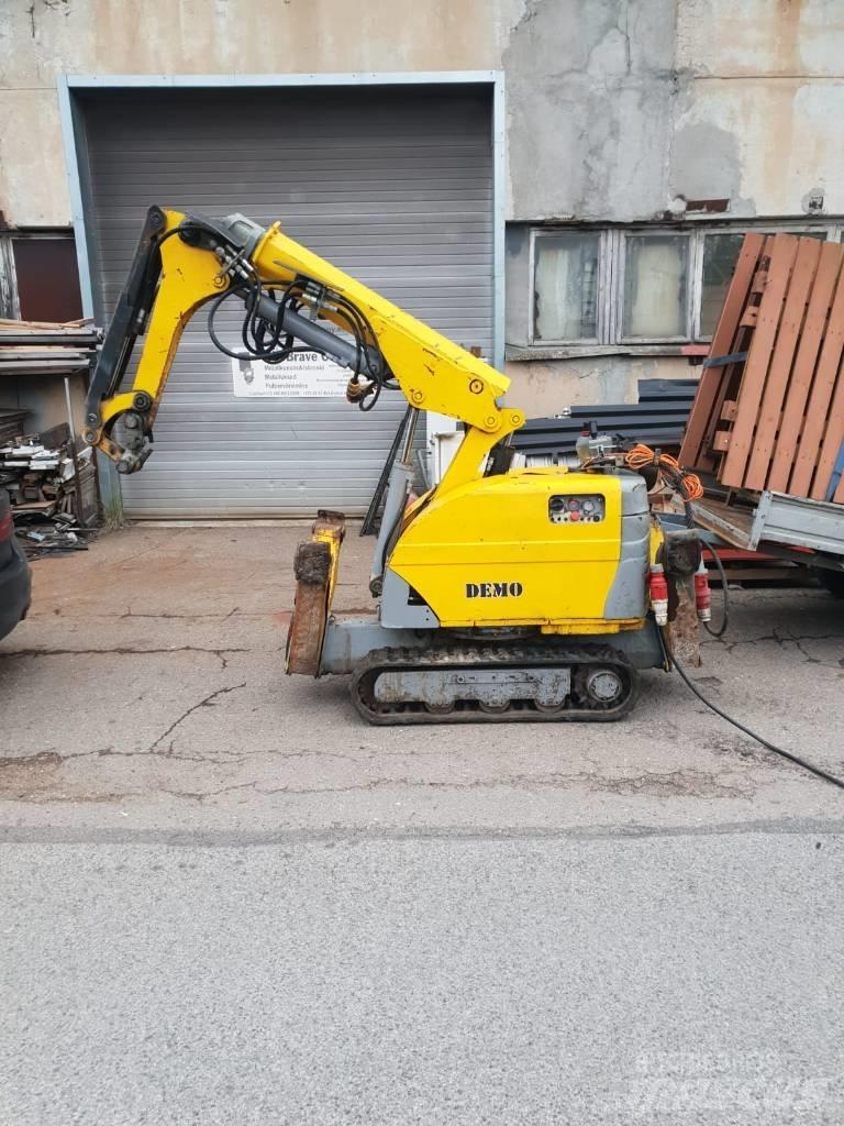 Brokk 180 حفارات هدم