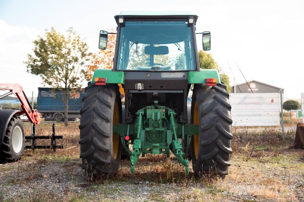 John Deere 3640 الجرارات