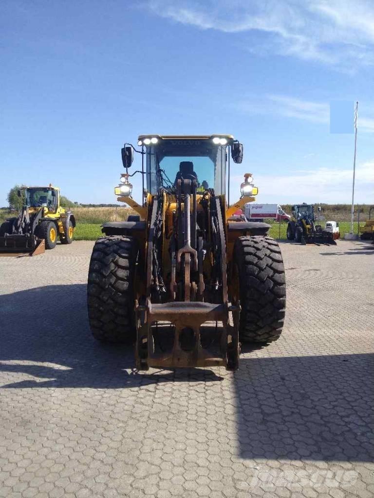 Volvo L 120 H لوادر بعجل