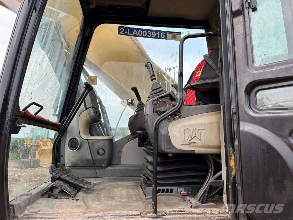 CAT 330 D L حفارات زحافة