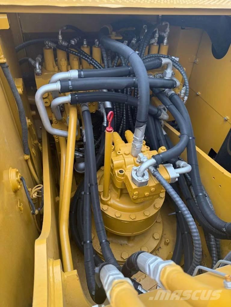 CAT 320 D حفارات زحافة