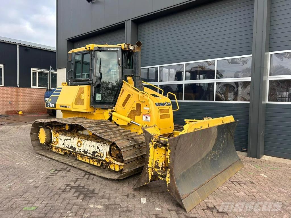 Komatsu D61PX-23 بلدوزرات مجنزرة
