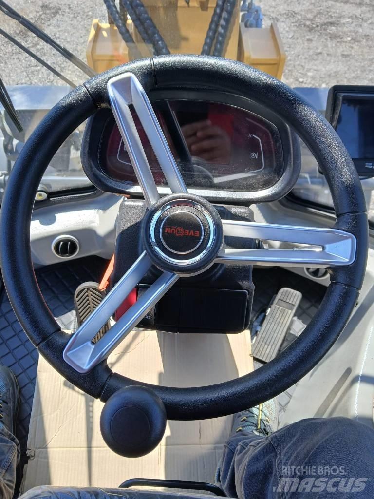 Everun ER 2500 لوادر زحافة
