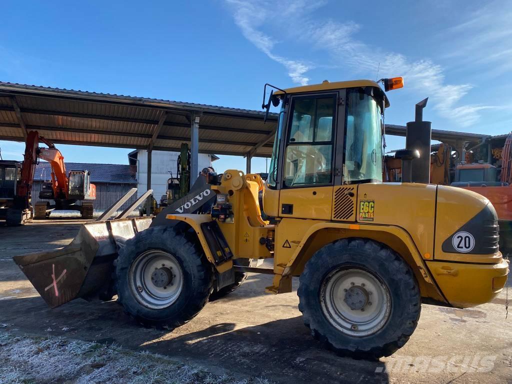 Volvo L 40 B TP لوادر بعجل