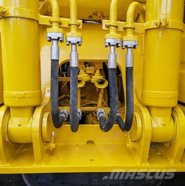 Komatsu PC220-8 حفارات زحافة
