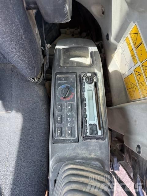 Komatsu PC 80 MR حفارات وسط 7 طن - 12 طن