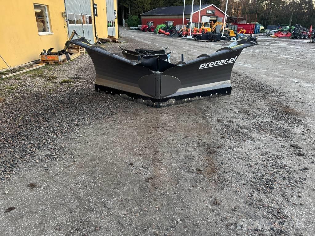 Pronar PUV 4000 M HD حراثات ونصول الجليد