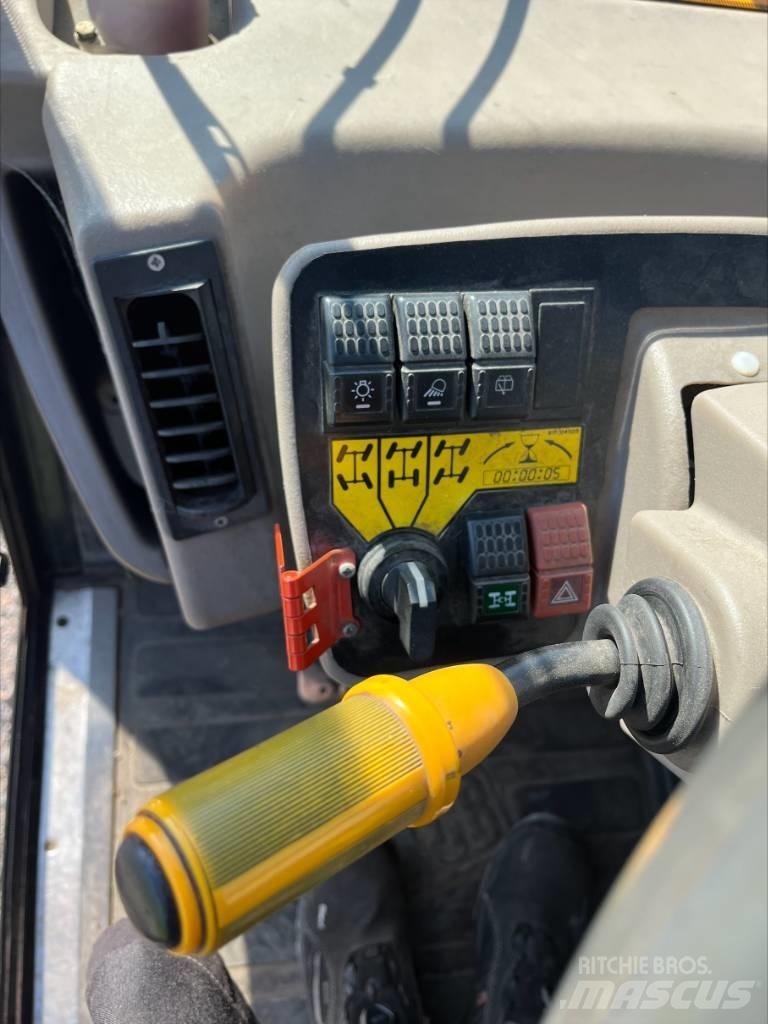 JCB SLP 530 لوادر متعددة الأغراض