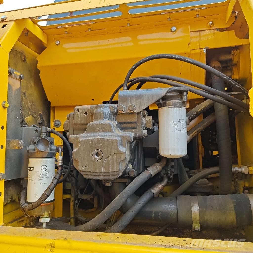 Komatsu PC 240 LC-8 حفارات زحافة
