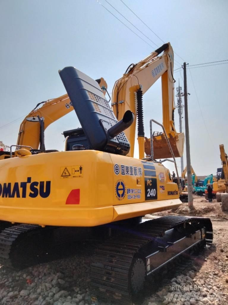 Komatsu PC 240 حفارات زحافة