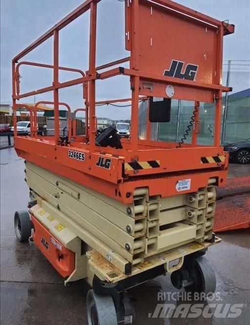 JLG 3246 ES رافعات مقصية الشكل