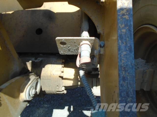 CAT 914M لوادر بعجل