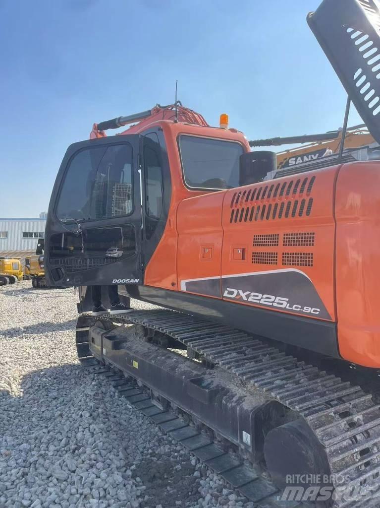Doosan DX 225LC-9C حفارات زحافة