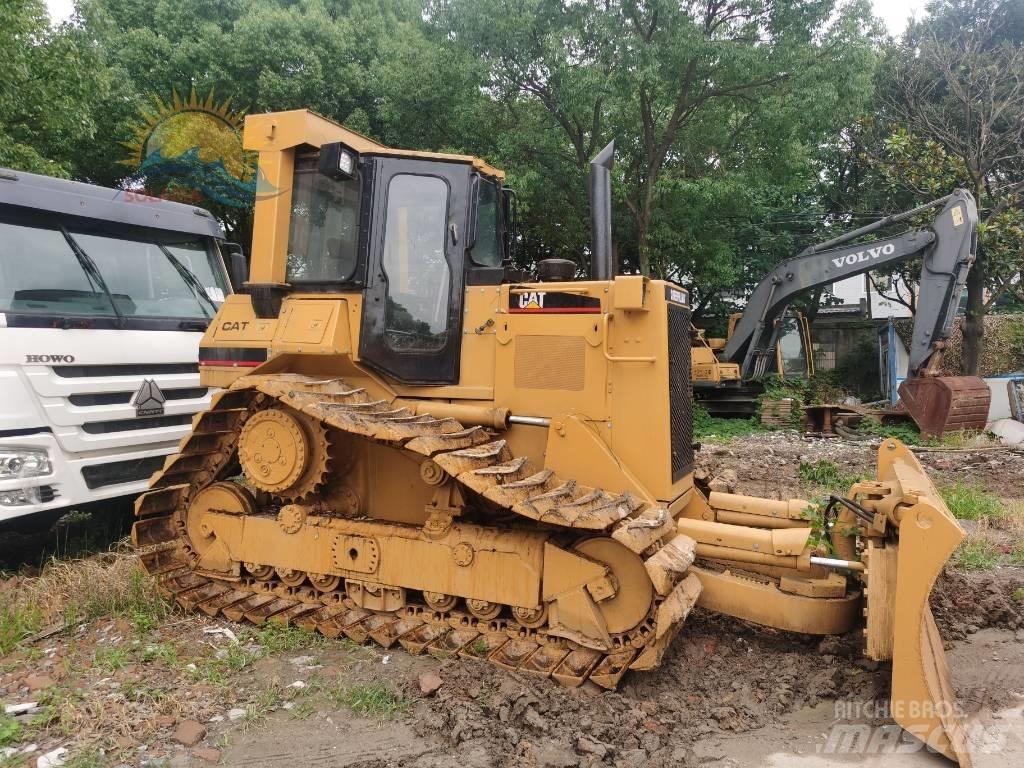 CAT D 5 N بلدوزرات مجنزرة