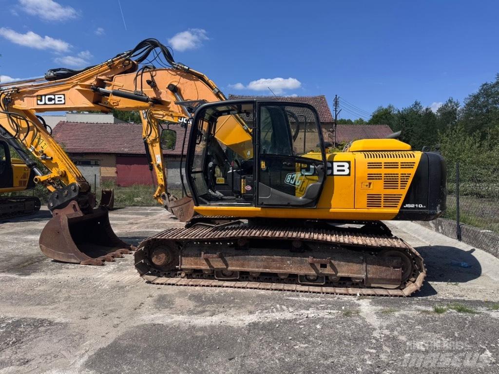 JCB JS 210 LC حفارات زحافة